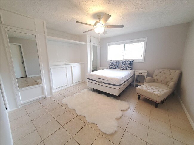 3002 Frontier Dr in Sugar Land, TX - Building Photo - Building Photo