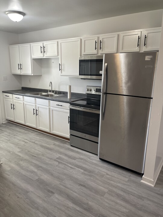 25 Lone Walnut Rd in Callao, VA - Building Photo