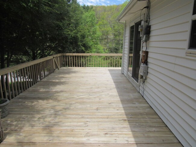 726 Middle Fork Rd in Blowing Rock, NC - Building Photo - Building Photo