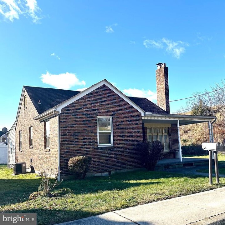 7 2nd St in Highspire, PA - Foto de edificio