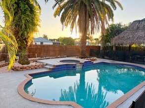 20124 SW 129th Pl in Miami, FL - Building Photo - Building Photo