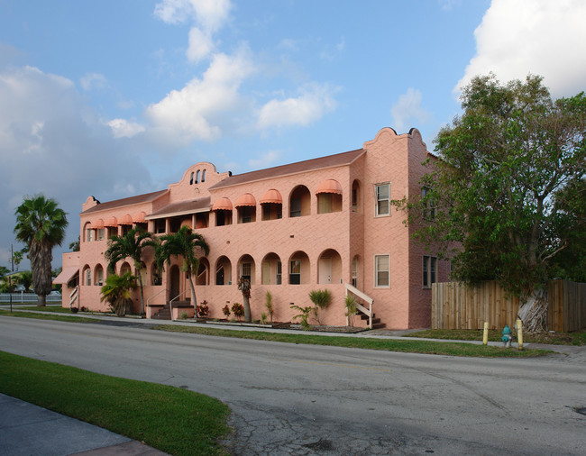 Madison Terrace Apartments in Hollywood, FL - Building Photo - Building Photo