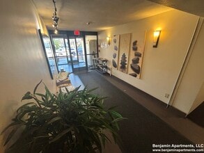 94 Babcock St, Unit 21 in Brookline, MA - Building Photo - Building Photo