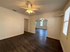 1627 NW 8th Ave in Gainesville, FL - Building Photo - Building Photo