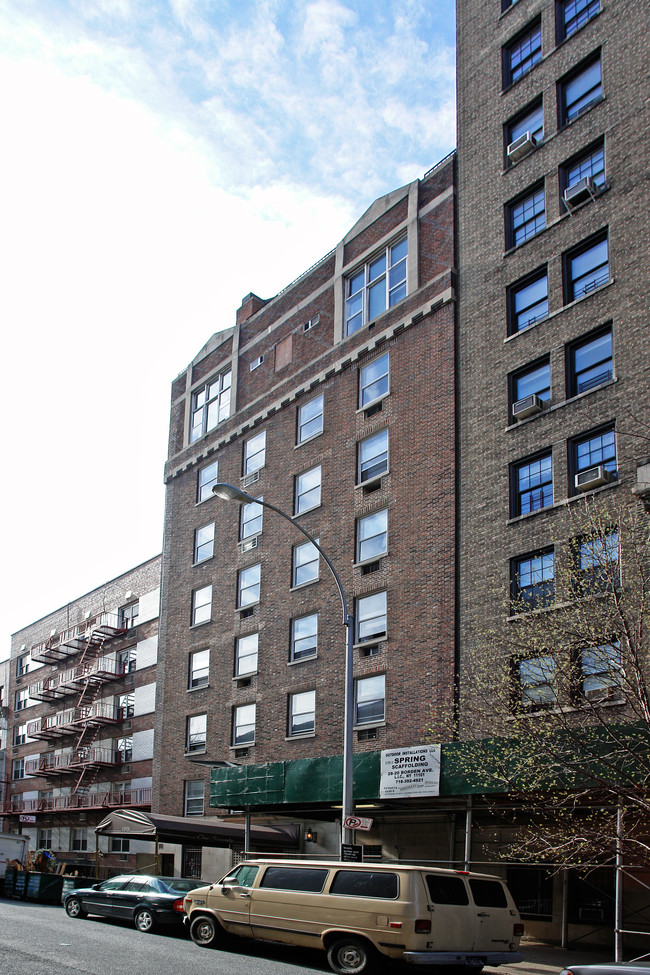 170 W 76th St in New York, NY - Foto de edificio - Building Photo