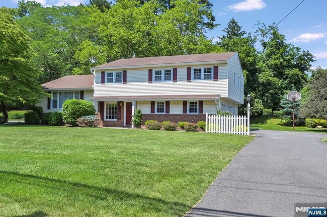 90 Maria Dr in Hillsdale, NJ - Building Photo - Building Photo