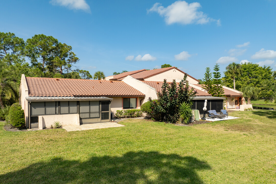 Timberwoods Condominiums in Seminole, FL - Building Photo