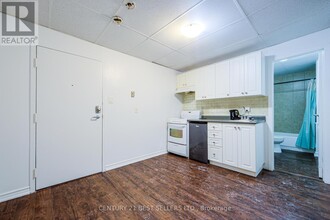 150 Lakeshore Rd E in Oakville, ON - Building Photo - Building Photo