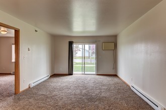 Pineview Apartments in Williston, ND - Building Photo - Building Photo