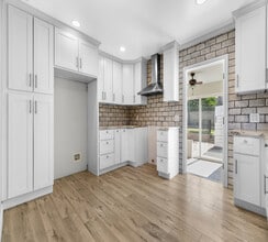 10238 Mather Ave in Sunland, CA - Foto de edificio - Building Photo