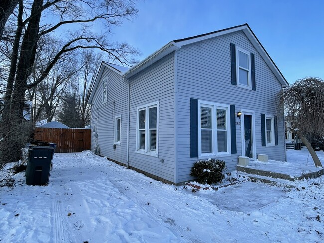 2450 Gerald Ave in Rochester Hills, MI - Foto de edificio - Building Photo