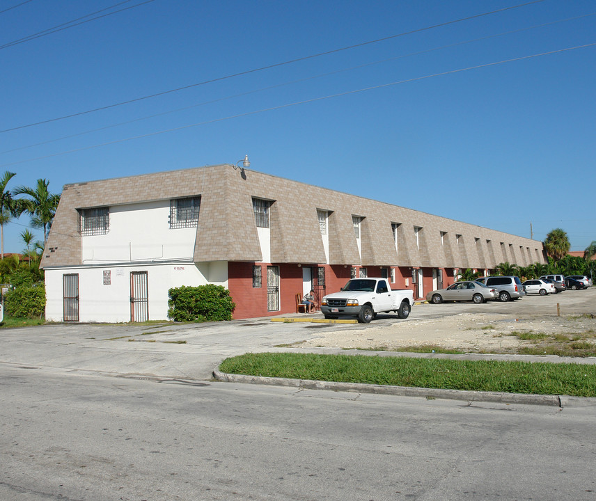 Townhouses of Sweetwater in Miami, FL - Foto de edificio