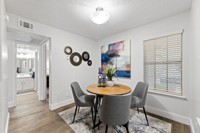 Aven East in Houston, TX - Building Photo - Building Photo