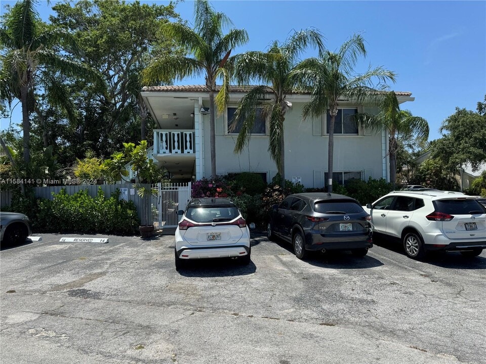 1423 Holly Heights Dr-Unit -22 in Fort Lauderdale, FL - Building Photo