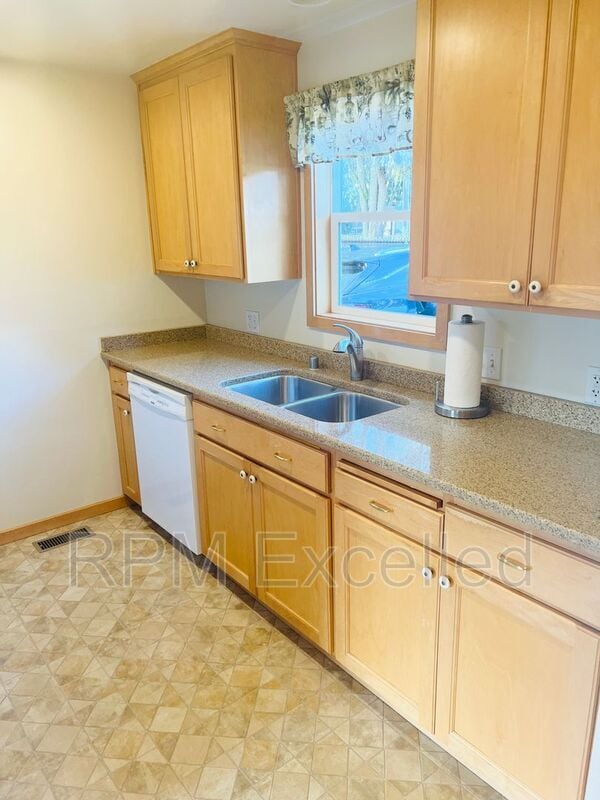 112 SW 185th St in Normandy Park, WA - Building Photo - Building Photo