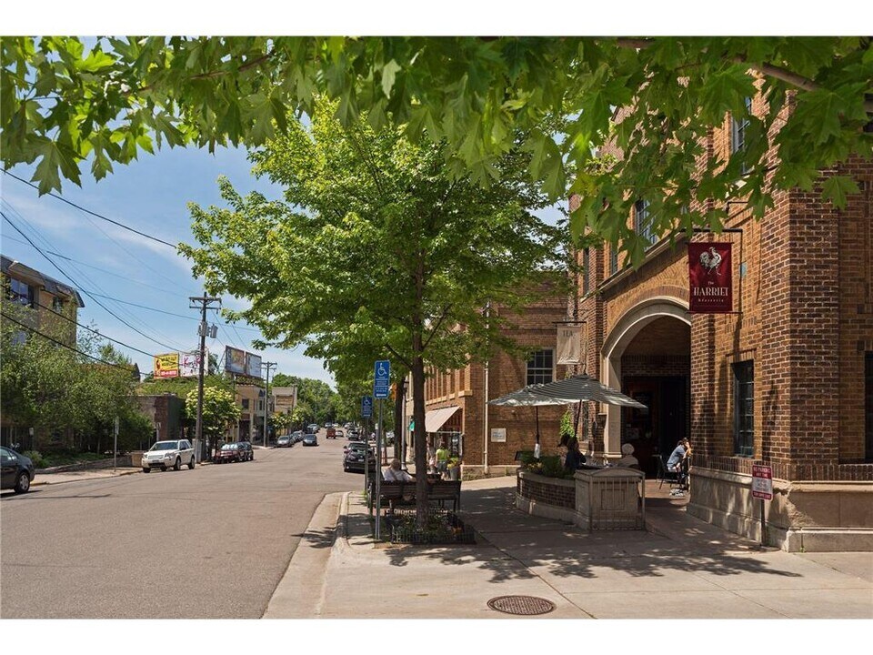 3006 W 44th St in Minneapolis, MN - Foto de edificio