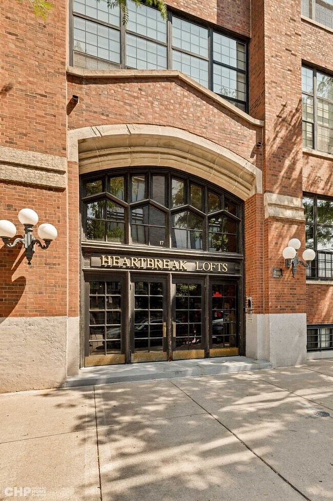 17 N Loomis St in Chicago, IL - Building Photo - Building Photo