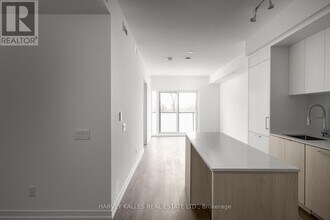 309-863 ST CLAIR Ave in Toronto, ON - Building Photo - Building Photo
