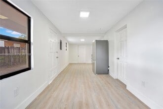 2428 NW 28th St in Miami, FL - Building Photo - Building Photo