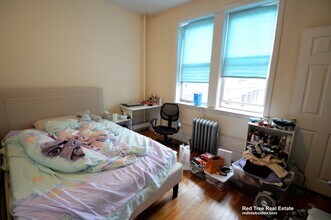 324 St Paul St in Brookline, MA - Building Photo - Building Photo