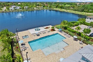 4607 Arboretum Cir in Naples, FL - Building Photo