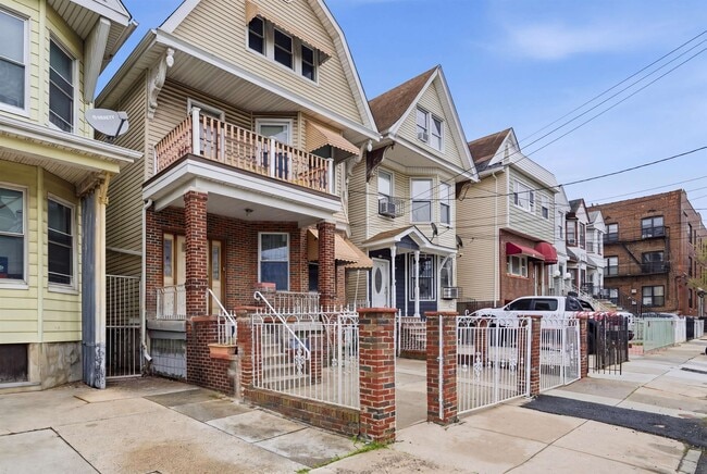 18 Boyd Ave in Jersey City, NJ - Building Photo - Building Photo