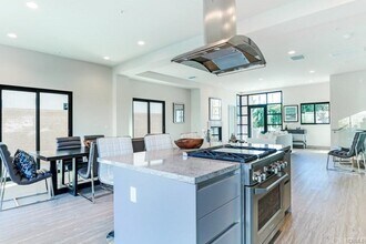 18711 Redwing St in Tarzana, CA - Building Photo - Building Photo