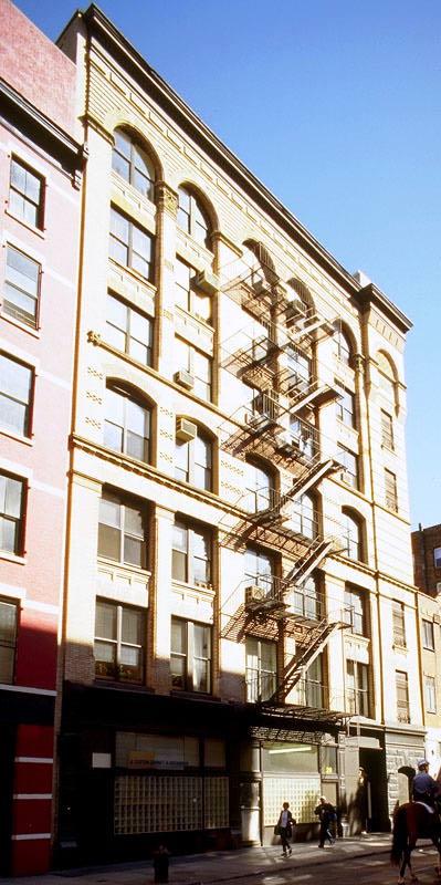 27-31 Bleecker St in New York, NY - Foto de edificio - Building Photo