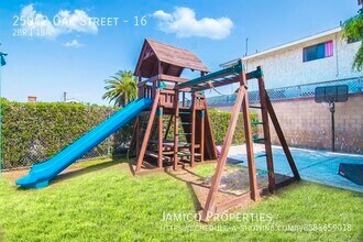 25042 Oak St in Lomita, CA - Building Photo - Building Photo