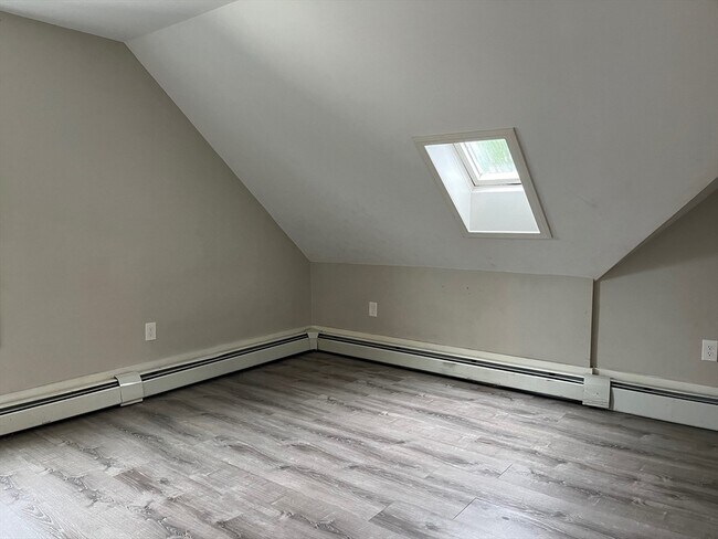 7 Balcomb St, Unit 2 in Salem, MA - Foto de edificio - Building Photo