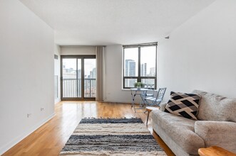 400 N La Salle Dr in Chicago, IL - Building Photo - Building Photo