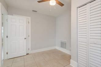 3037 38th Ave N in St. Petersburg, FL - Foto de edificio - Building Photo