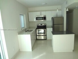 6891 Bay Dr, Unit 102 in Miami Beach, FL - Building Photo