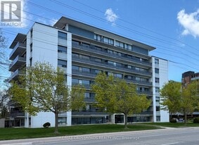 363 Lakeshore Rd E in Mississauga, ON - Building Photo
