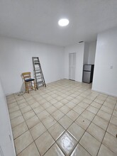 3165 W 2nd Ave, Unit Efficiency in Hialeah, FL - Building Photo - Building Photo