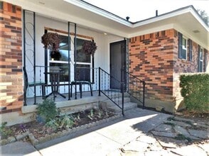 2006 Shawnee St in Denton, TX - Building Photo - Building Photo