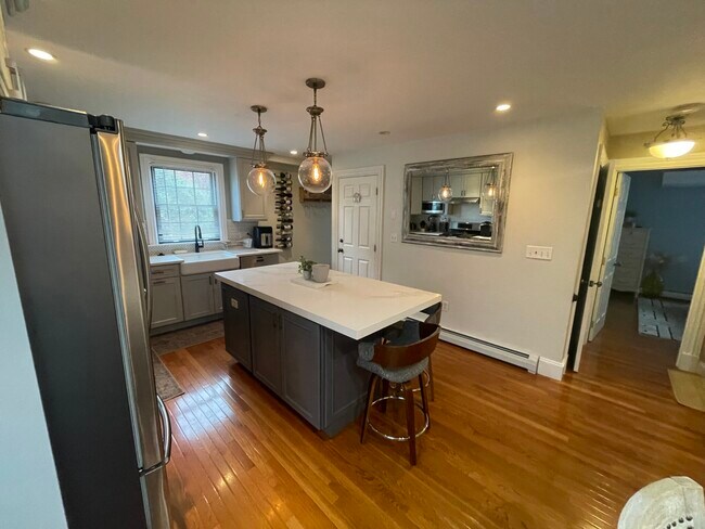 14 Oak St, Unit 2 in Somerville, MA - Foto de edificio - Building Photo