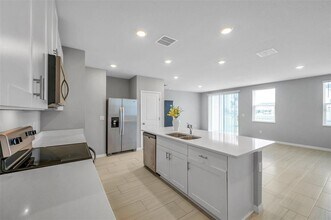 7705 Momentum Pkwy in Wesley Chapel, FL - Building Photo - Building Photo