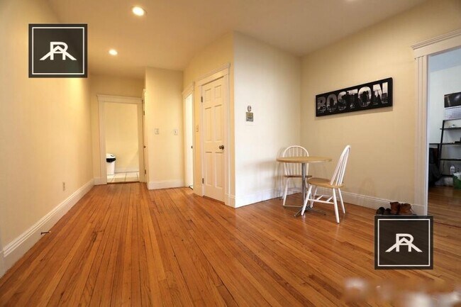 6 Sutherland Rd in Boston, MA - Building Photo - Building Photo