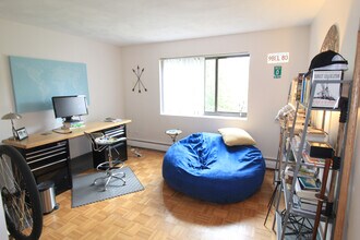 32 Whites Ave in Watertown, MA - Foto de edificio - Building Photo