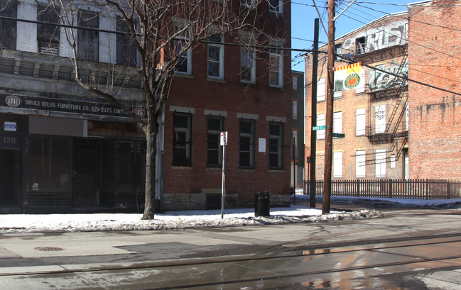 1713 Elm St in Cincinnati, OH - Foto de edificio - Building Photo