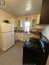 3221 Baby St in Windsor, ON - Foto de edificio - Building Photo