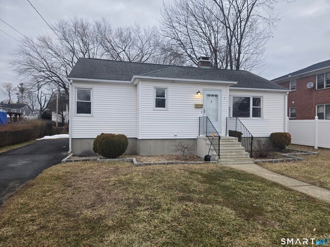 property at 3 Myrtle Ave