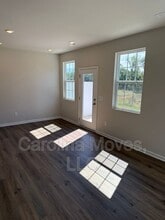 15 Twiggs Ln in Taylors, SC - Foto de edificio - Building Photo