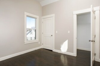 18 Rush St, Unit 2 in Somerville, MA - Foto de edificio - Building Photo