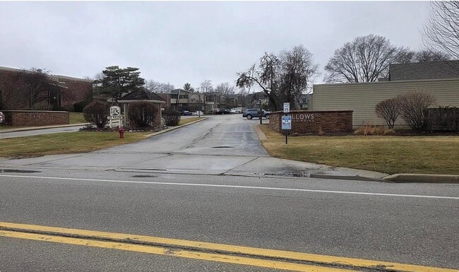 property at 425 W Willow Ct