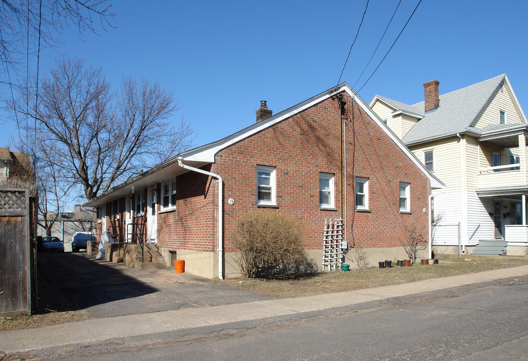 13-15 May Rd in East Hartford, CT - Building Photo