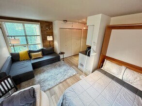 905 Cherry St in Seattle, WA - Building Photo - Building Photo