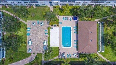 1501 S Ocean Blvd in Pompano Beach, FL - Building Photo - Building Photo