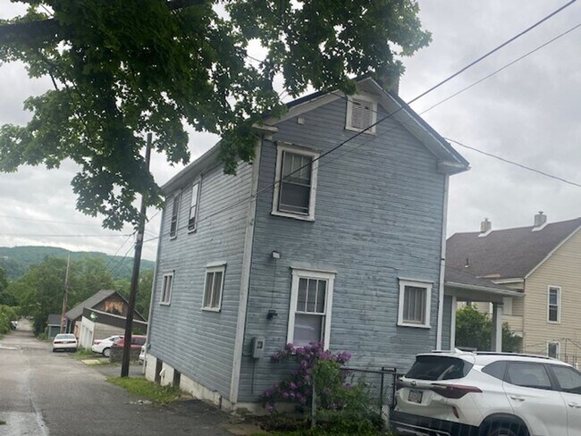 1150 Boyd Ave-Unit -Treadstone-1150R Boyd Avenue in Johnstown, PA - Building Photo - Building Photo